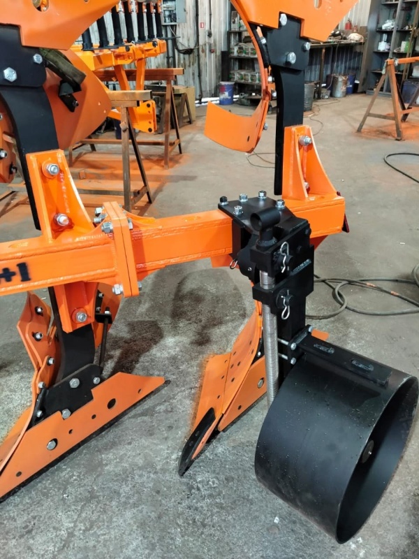 Плуг навесной оборотный 3/35+1 купить в Грозном – «БДН-АгроКубань», 9