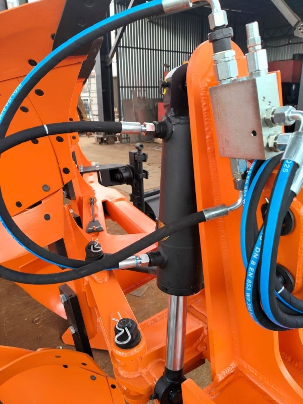 Плуг навесной оборотный 3/35 купить в Грозном – «БДН-АгроКубань», 3