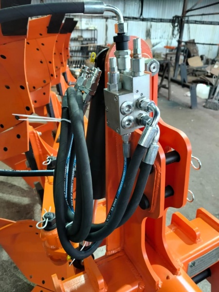 Плуг навесной оборотный 3/35+1 купить в Грозном – «БДН-АгроКубань», 3