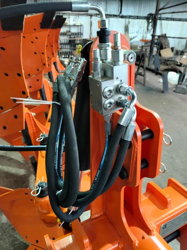 Плуг навесной оборотный 3/35+1 купить в Грозном – «БДН-АгроКубань», 3